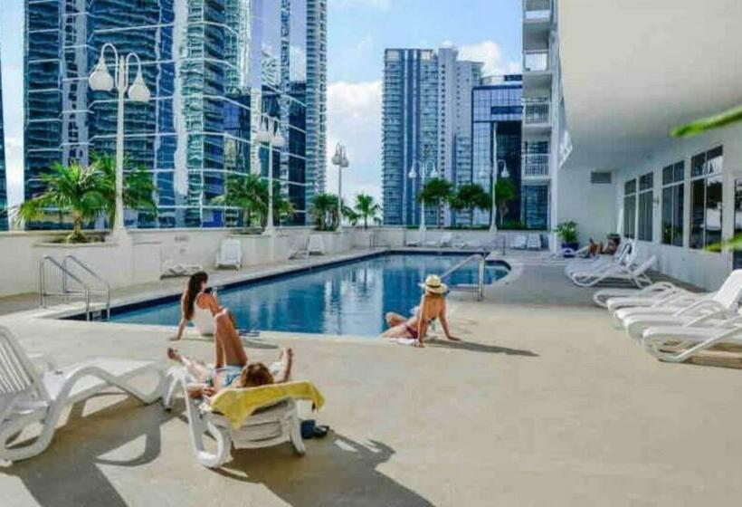 Luxurious 1br High Rise Condo Brickell Free Parking