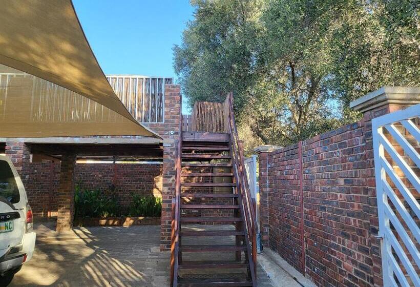 פנסיון Nikita S Self Catering Haven 2