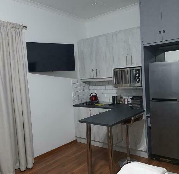פנסיון Nikita S Self Catering Haven 2