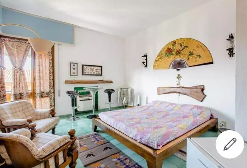 ペンション Il Semaforo Una O Due Camere Matrimoniali Con Bagno A Pochi Passi Dal Centro Pietrasanta, Con Wi Fi