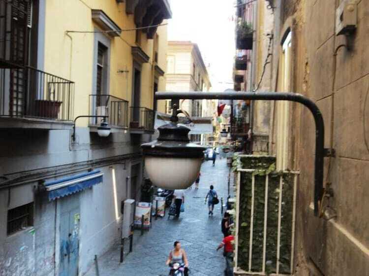 تختخواب و صبحانه Bb Augusteo