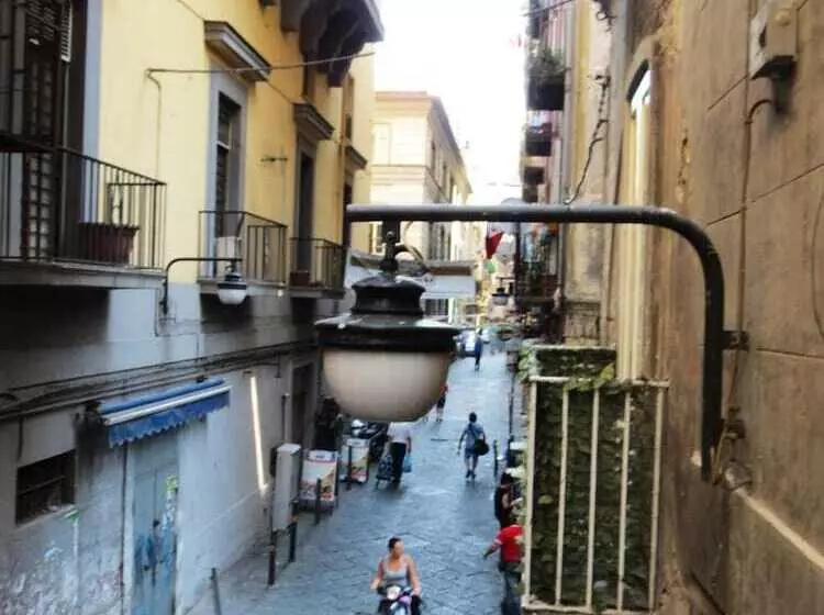 تختخواب و صبحانه Bb Augusteo