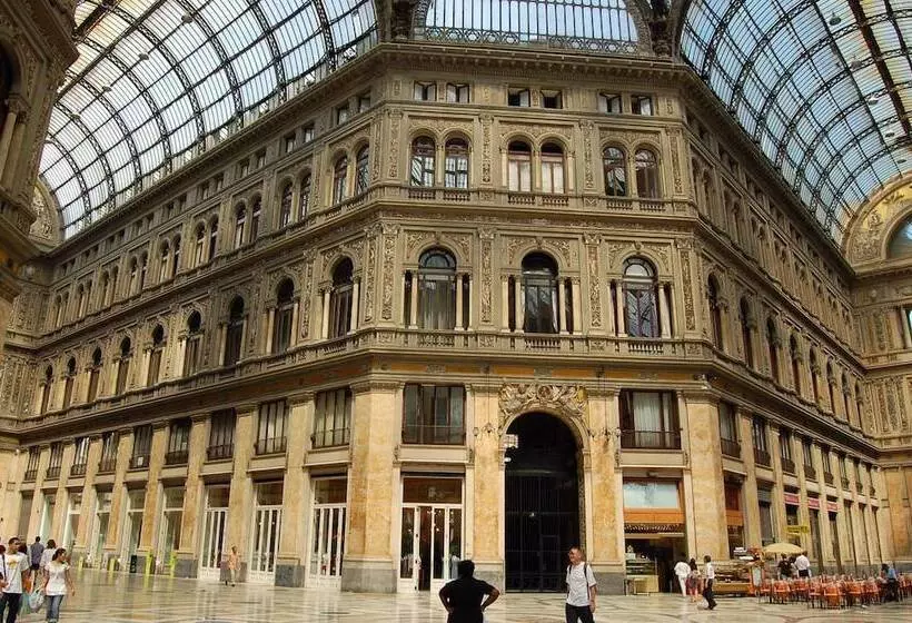 تختخواب و صبحانه Bb Augusteo