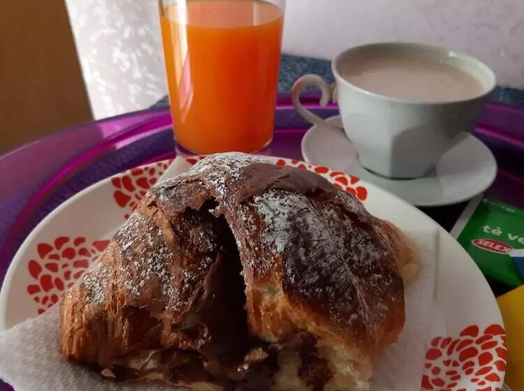 تختخواب و صبحانه Bb Augusteo