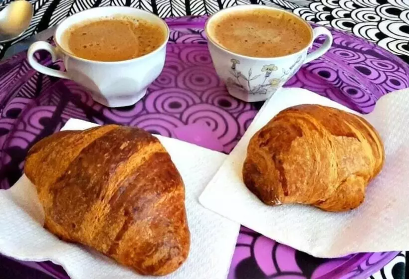 تختخواب و صبحانه Bb Augusteo