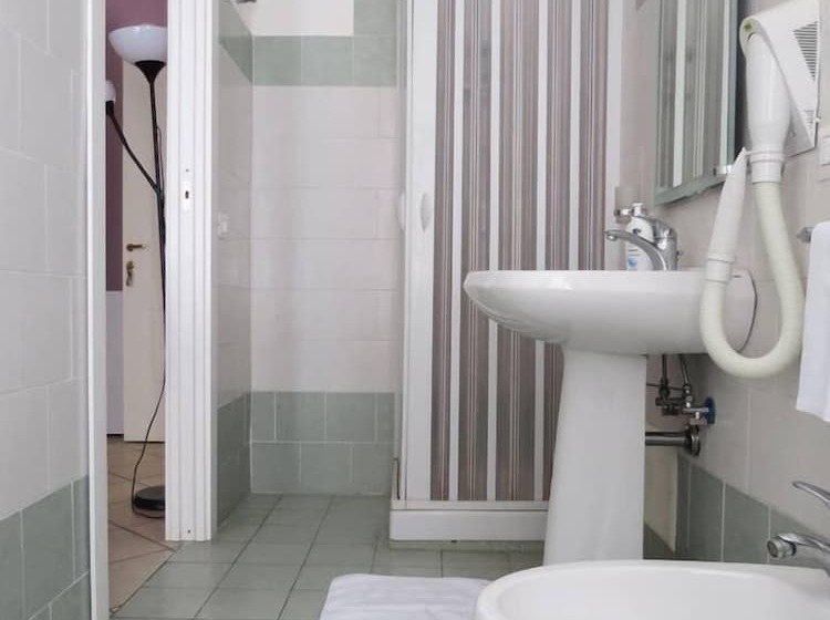 تختخواب و صبحانه Bb Augusteo