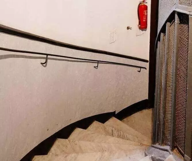 تختخواب و صبحانه Bb Augusteo