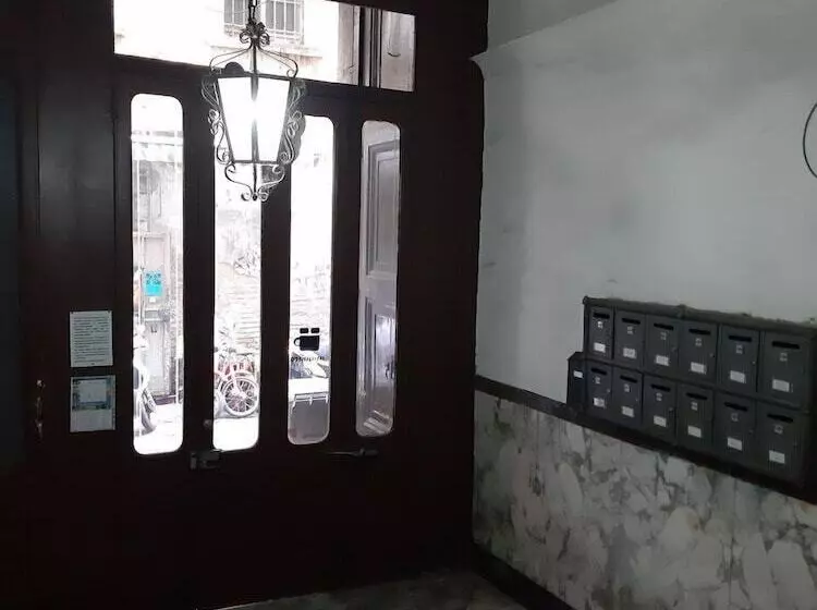 تختخواب و صبحانه Bb Augusteo