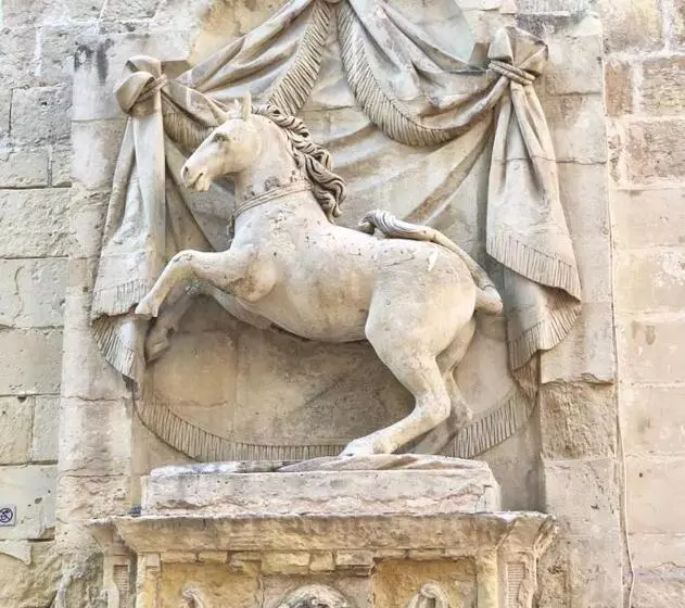 تختخواب و صبحانه Luciano Valletta Boutique