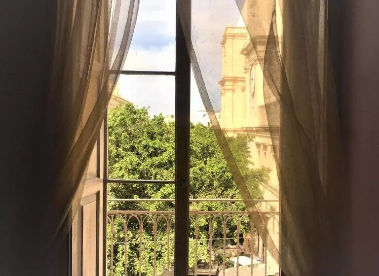 تختخواب و صبحانه Luciano Valletta Boutique