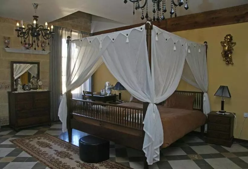 تختخواب و صبحانه Luciano Valletta Boutique