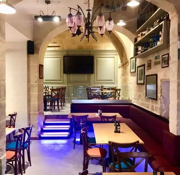 تختخواب و صبحانه Luciano Valletta Boutique