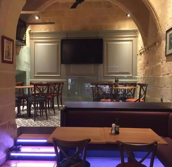 تختخواب و صبحانه Luciano Valletta Boutique