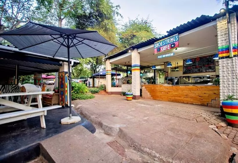 مسافرخانه Shoestrings Backpackers Lodge Vic Falls