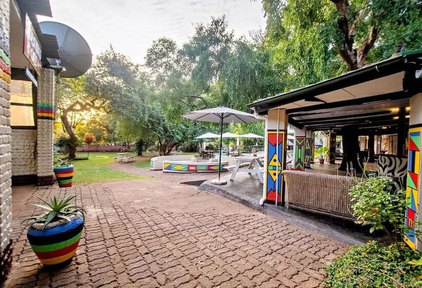 مسافرخانه Shoestrings Backpackers Lodge Vic Falls