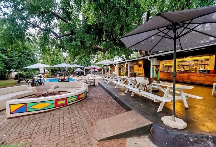 مسافرخانه Shoestrings Backpackers Lodge Vic Falls