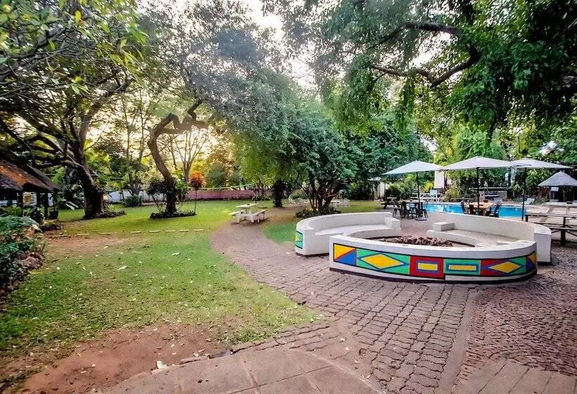 مسافرخانه Shoestrings Backpackers Lodge Vic Falls