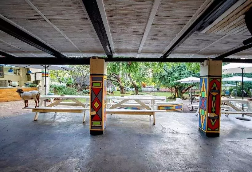 مسافرخانه Shoestrings Backpackers Lodge Vic Falls