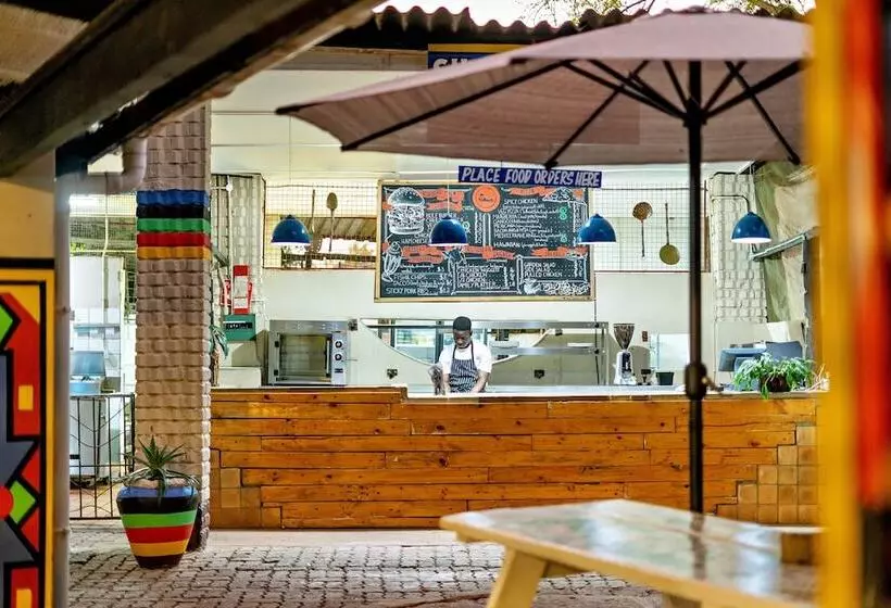 مسافرخانه Shoestrings Backpackers Lodge Vic Falls