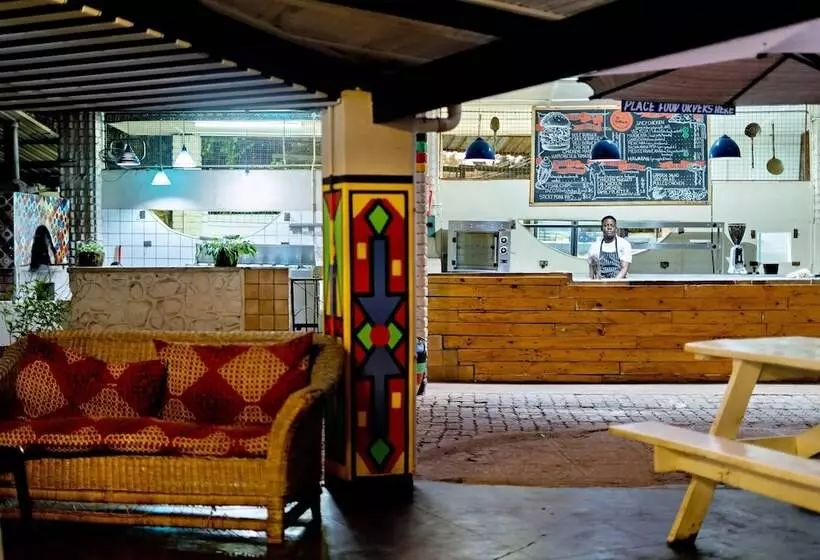 مسافرخانه Shoestrings Backpackers Lodge Vic Falls