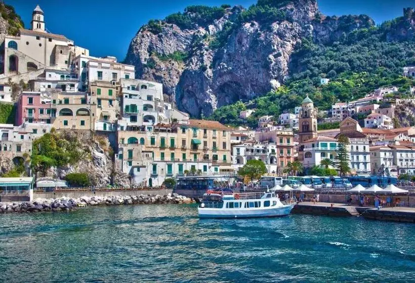 Отель Holidays Baia D'Amalfi