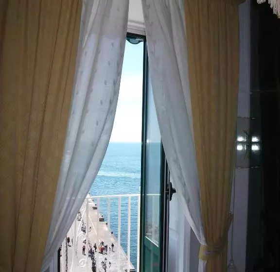 Отель Holidays Baia D'Amalfi