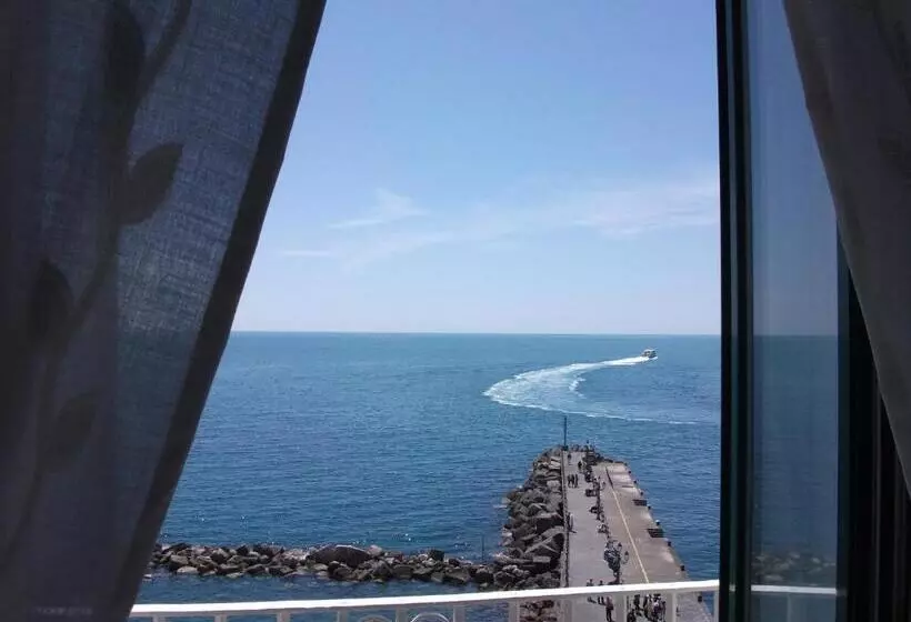 Отель Holidays Baia D'Amalfi