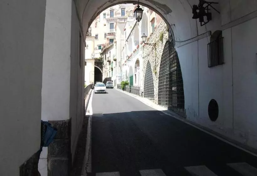 Отель Holidays Baia D'Amalfi