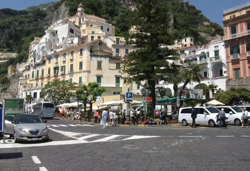 Отель Holidays Baia D'Amalfi