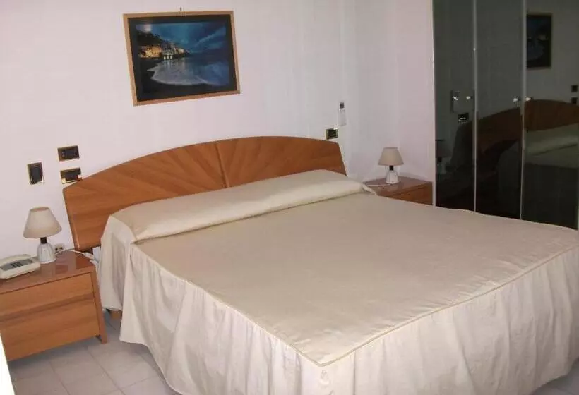 Отель Holidays Baia D'Amalfi