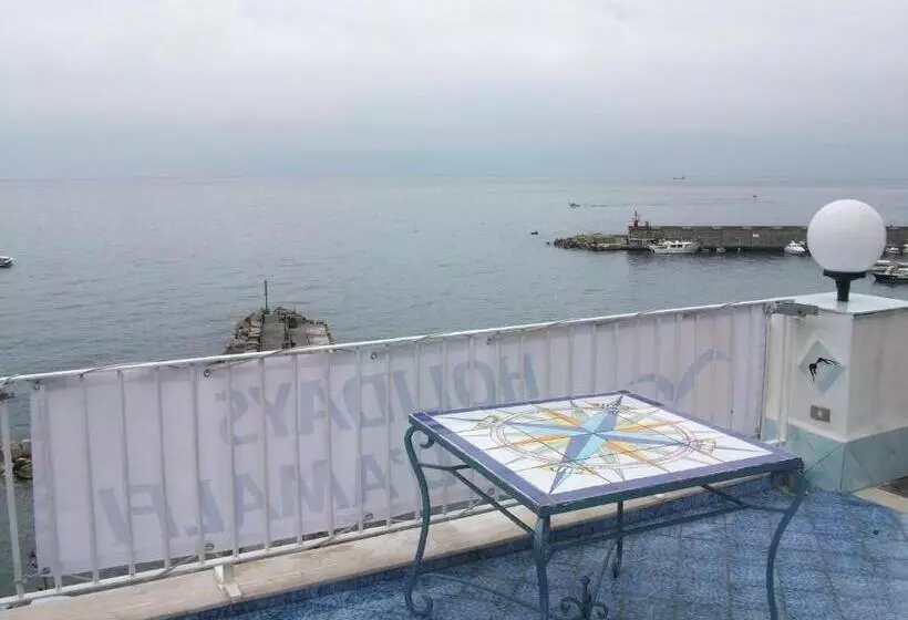 Отель Holidays Baia D'Amalfi