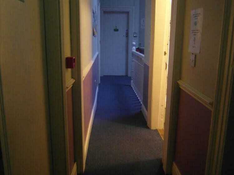 호텔 Macgabhainn S Backpacker Hostel