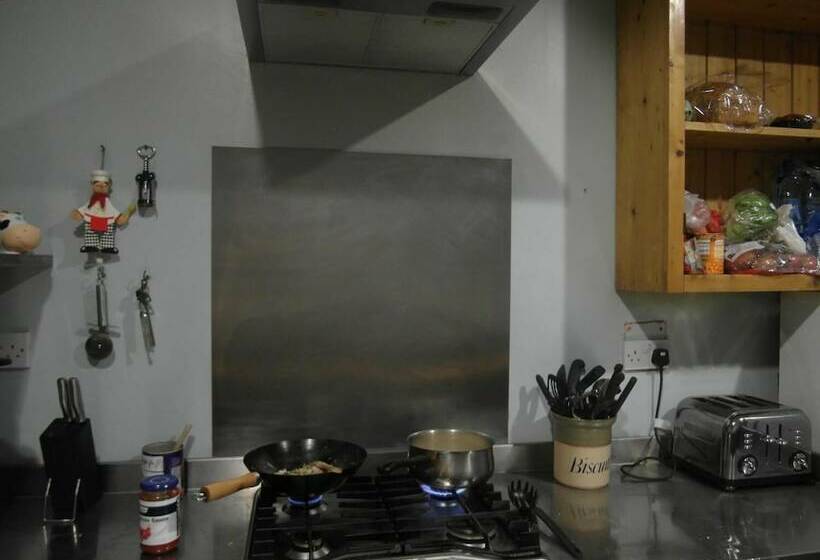 호텔 Macgabhainn S Backpacker Hostel