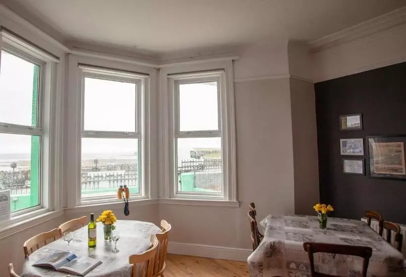 בית מלון כפרי Turfnsurf Lodge