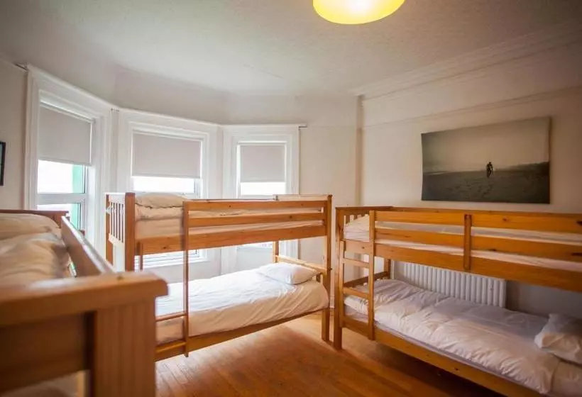 בית מלון כפרי Turfnsurf Lodge