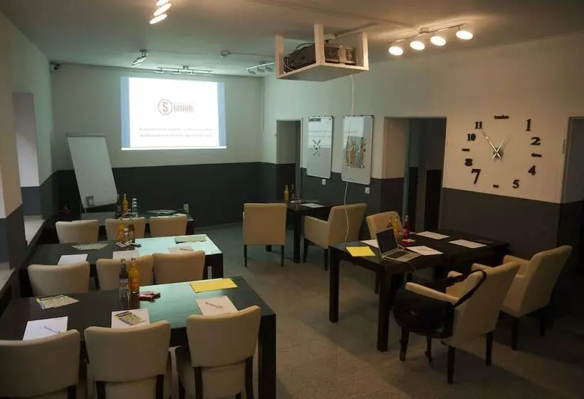 Station Hostel For Backpackers