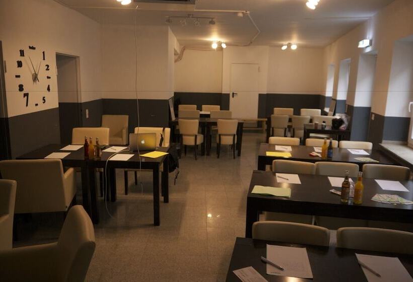 Station Hostel For Backpackers