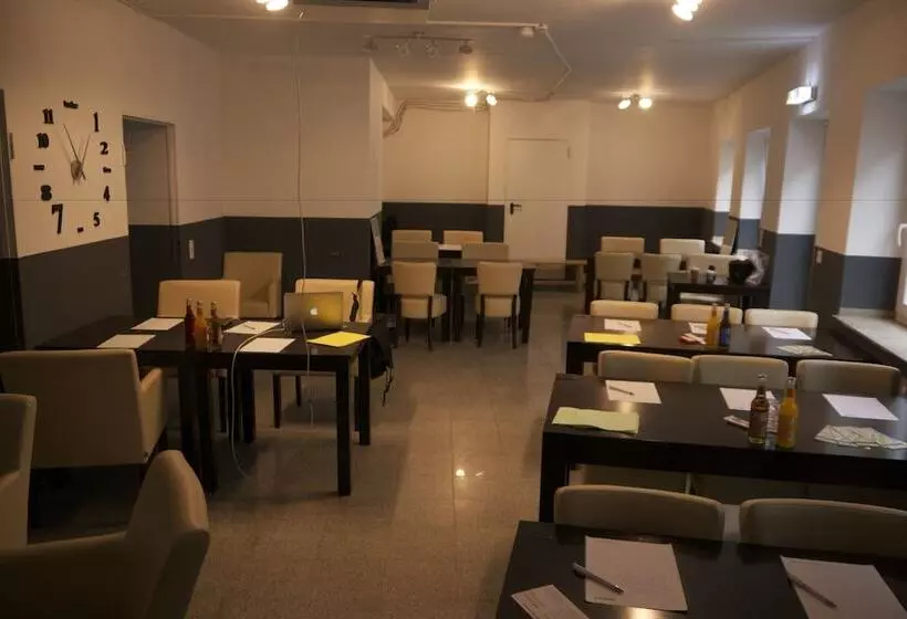 Station Hostel For Backpackers