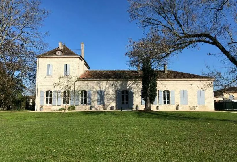 Aamiaismajoitus (B&B) Château Vigué