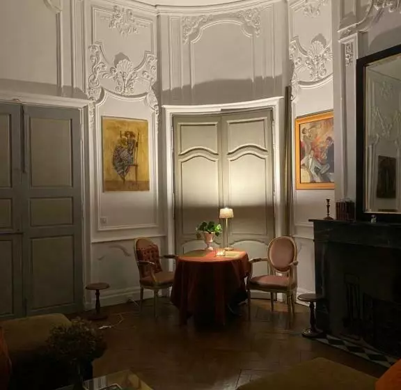 Aamiaismajoitus (B&B) Château Vigué