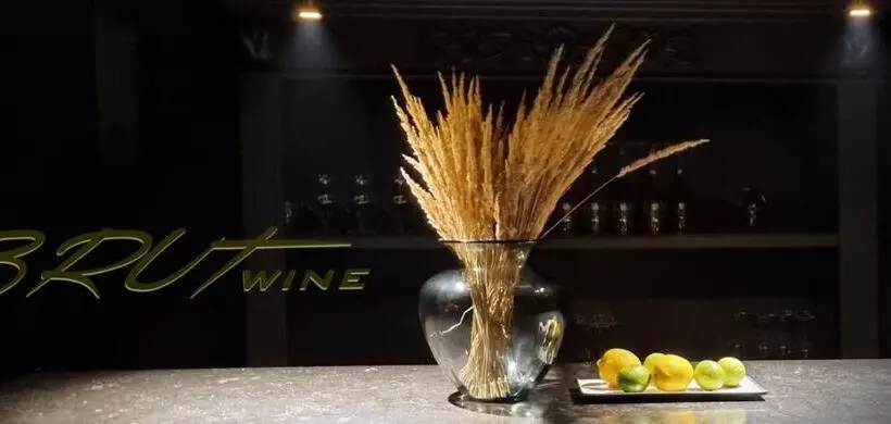 هتل Brut Wine