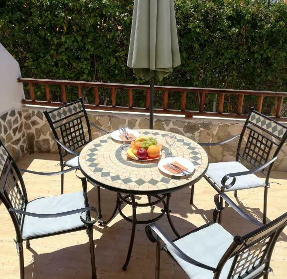 Los Geranios, Close To Beach, Puerto Colon, Yellowcat 2