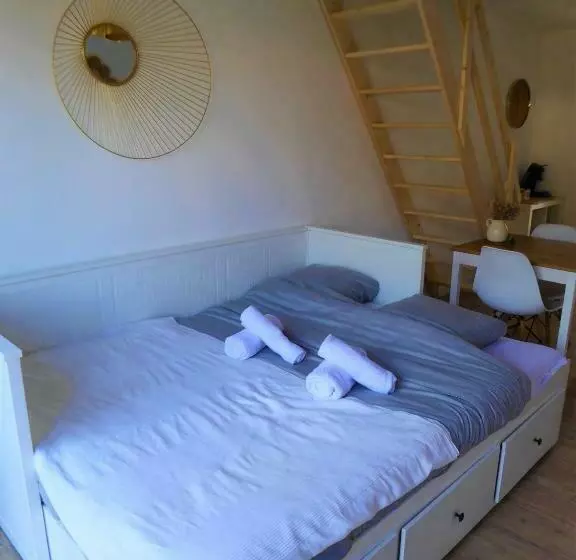 Majatalo Studiocaroline44, 2 Studios Entre La Ville Et La Mer, Parking, Cuisine, Moins De 15min De L Aéroport