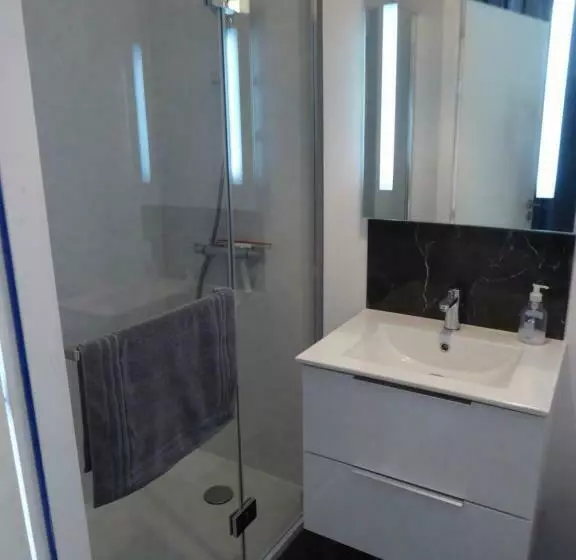 Majatalo Studiocaroline44, 2 Studios Entre La Ville Et La Mer, Parking, Cuisine, Moins De 15min De L Aéroport