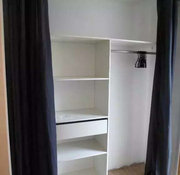 Majatalo Studiocaroline44, 2 Studios Entre La Ville Et La Mer, Parking, Cuisine, Moins De 15min De L Aéroport