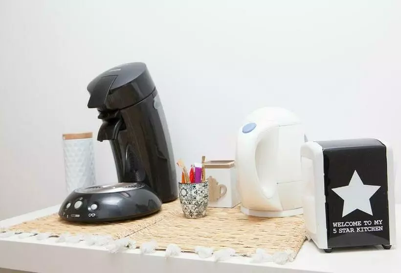 Majatalo Studiocaroline44, 2 Studios Entre La Ville Et La Mer, Parking, Cuisine, Moins De 15min De L Aéroport