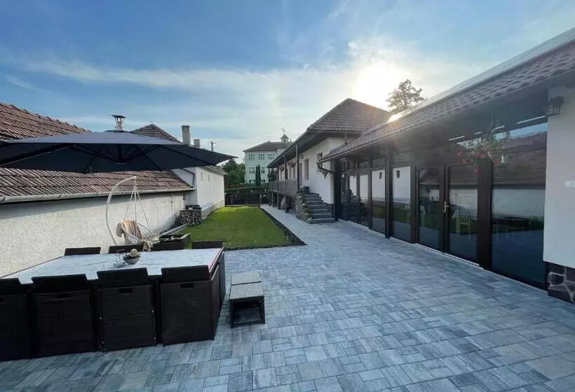 ペンション Tulipán Vendégház