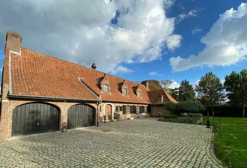 Aamiaismajoitus (B&B) La Maison Des Papillons