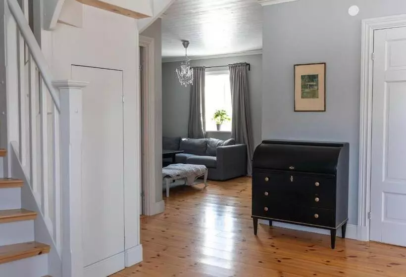 ホテル Bergs Gård & Hållsvikens Gård