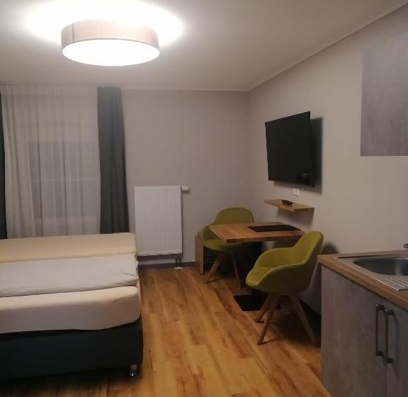 Motel Q Das Kleine Stadt